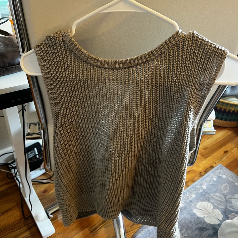 Gray Sleeveless Knit Tank Top With Tie Back